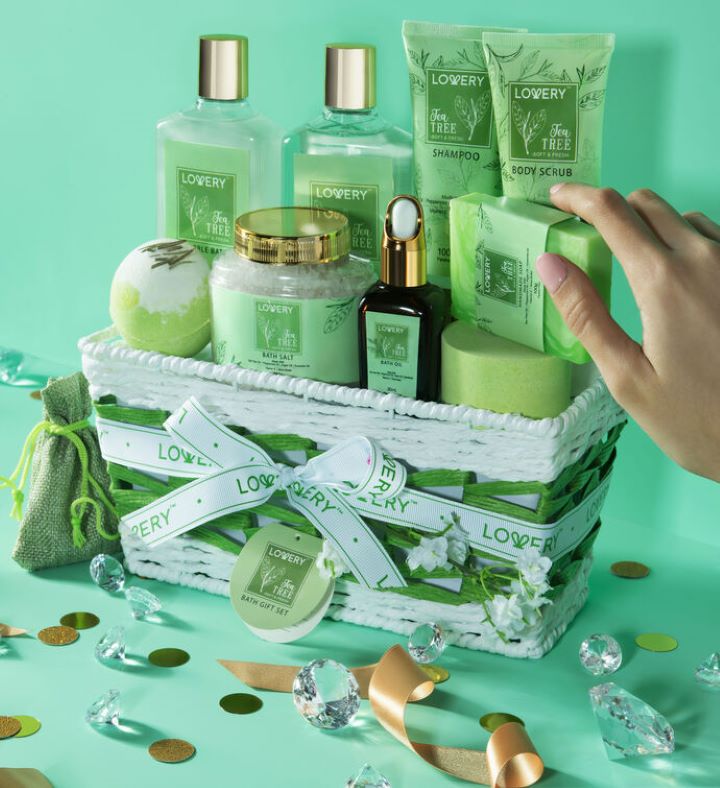 Tea Tree Home Spa Basket Set, 15 Piece