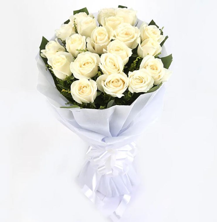 White Roses, 12 Stems