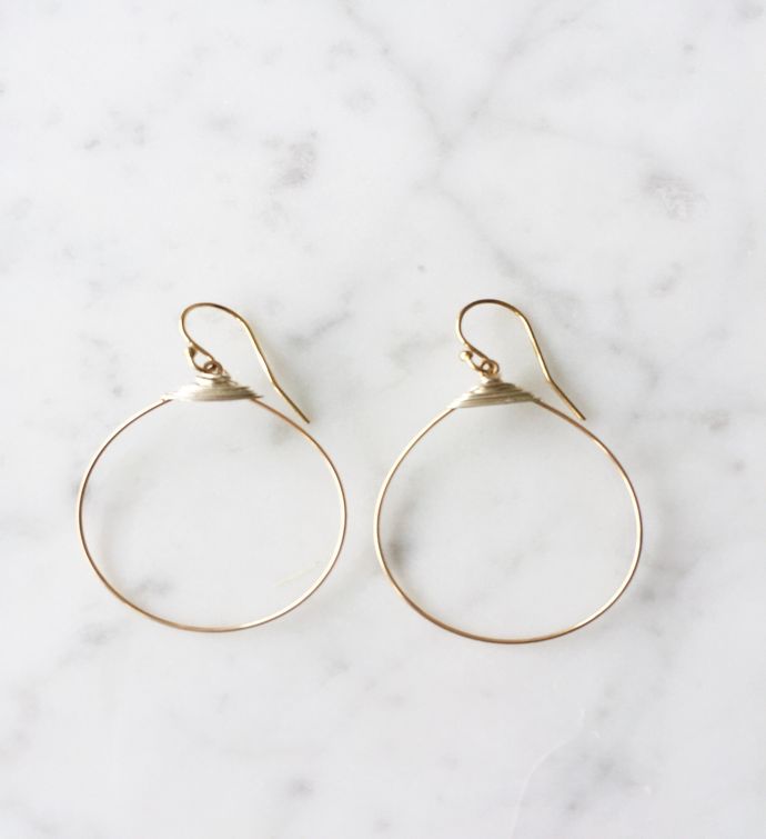 The Small Featherweight Hoop Earrings