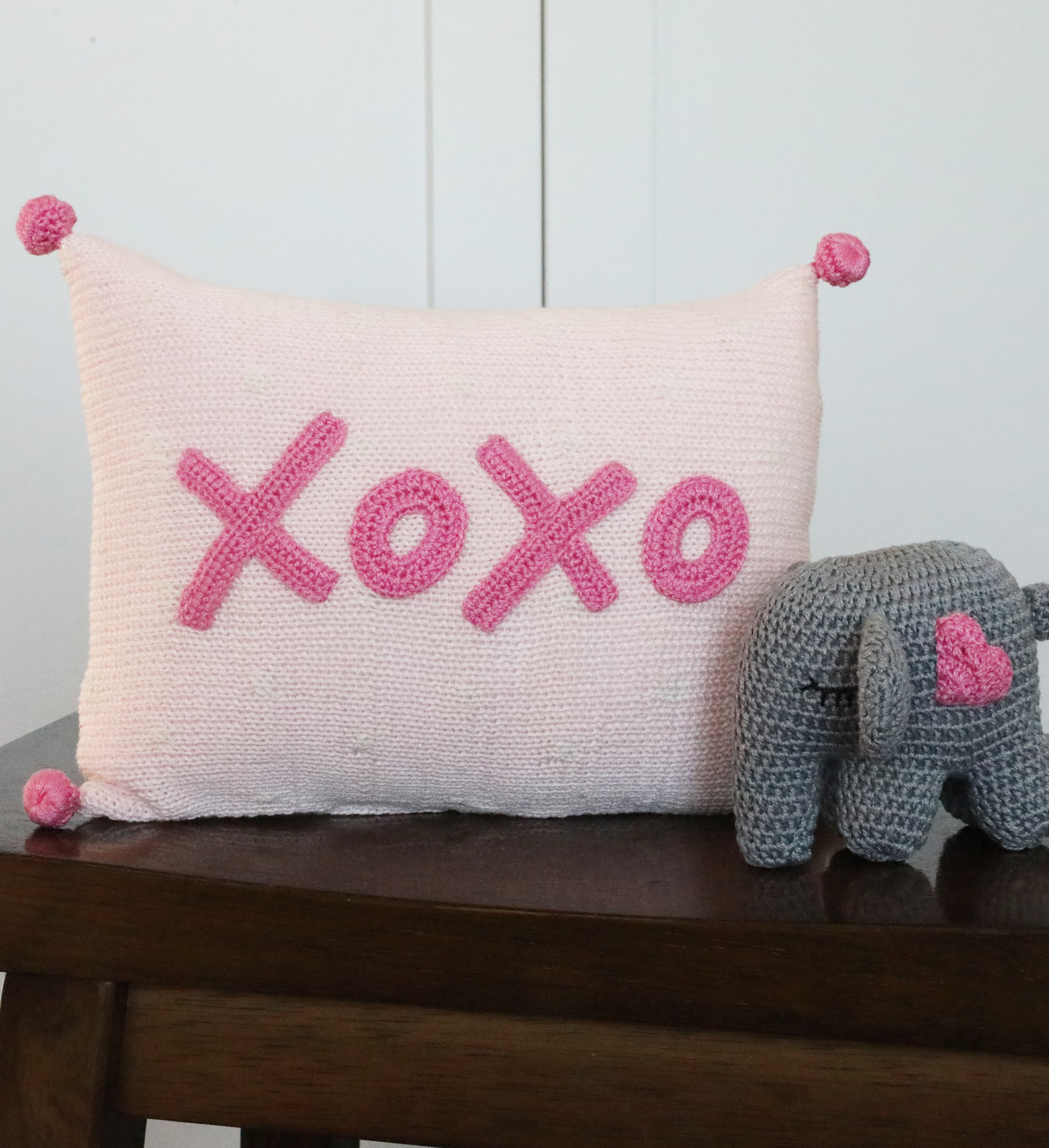 Xoxo Mini Pillow, Pink