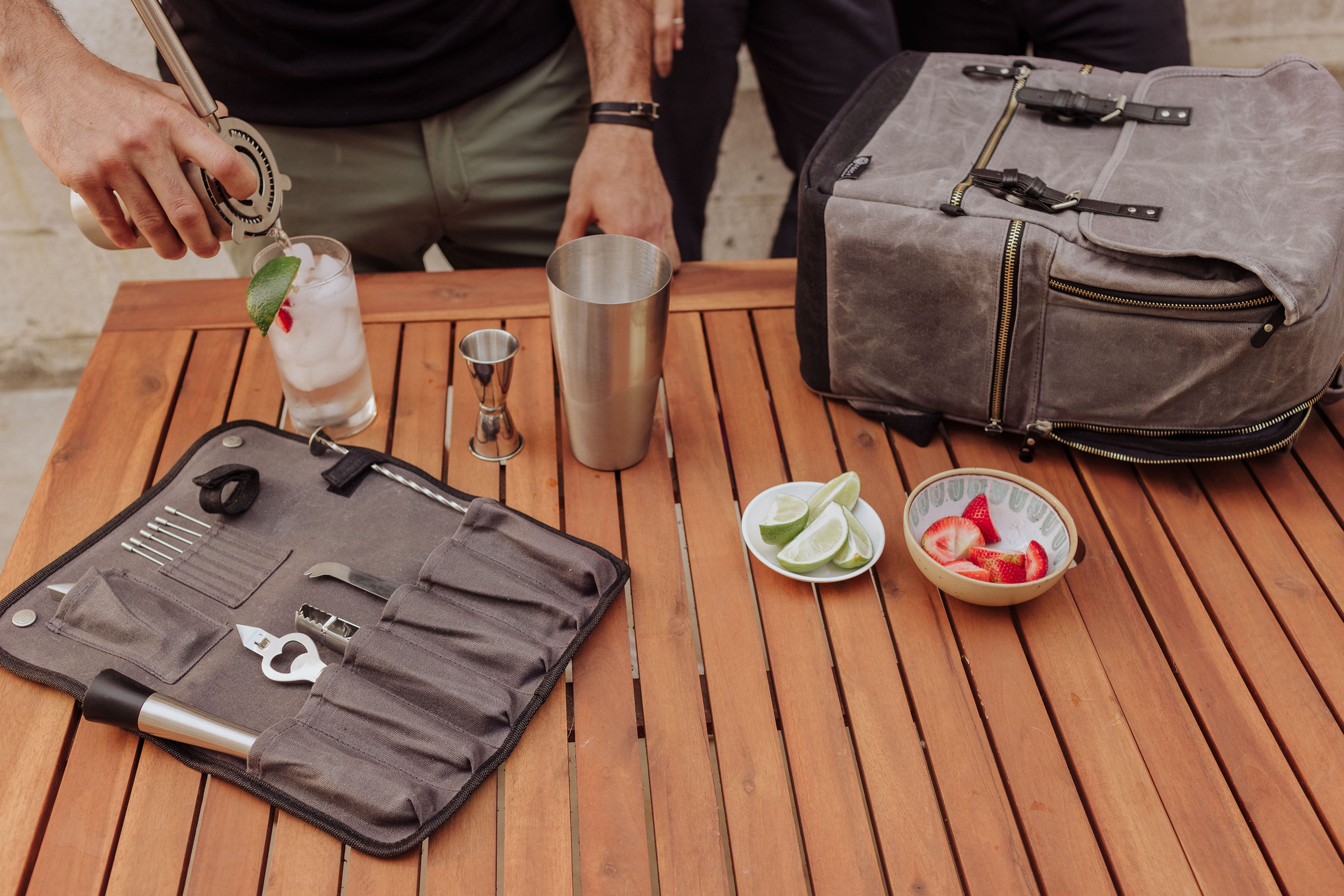 Bar-Backpack Portable Cocktail Set