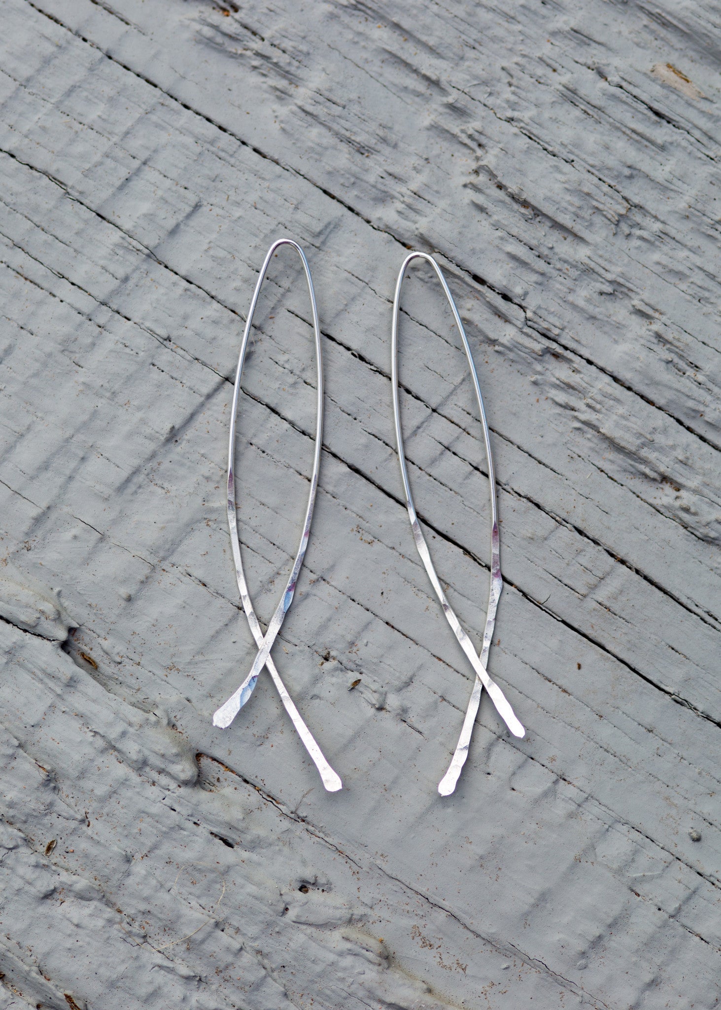 Fishtail Hammered Wire Earring 