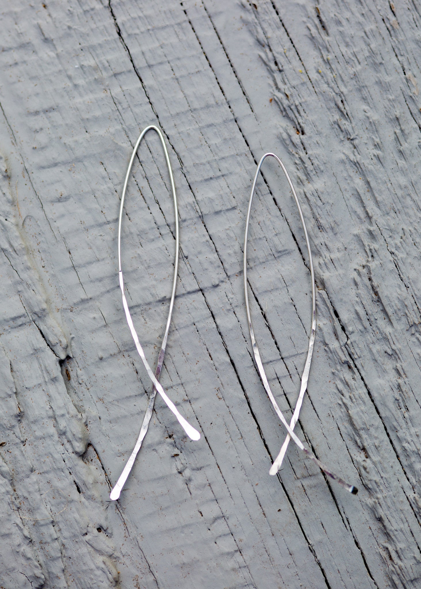 Fishtail Hammered Wire Earring 