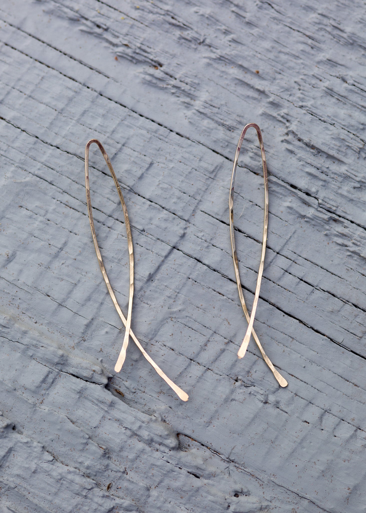 Fishtail Hammered Wire Earring 