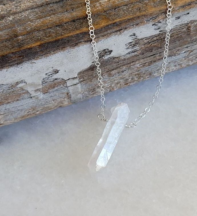Single Rainbow Qtz Crystal Pendant Necklace