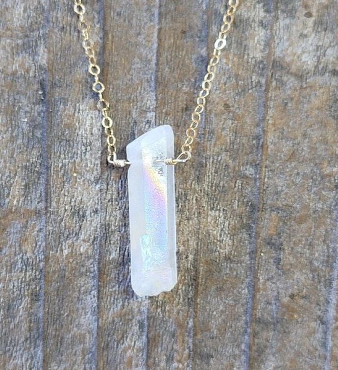 Single Rainbow Qtz Crystal Pendant Necklace