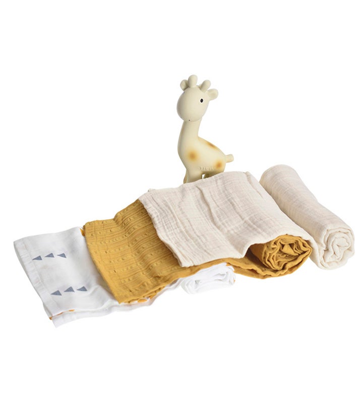 Giraffe Gift Set-three Muslin Squares With Giraffe Natural Rubber Teether