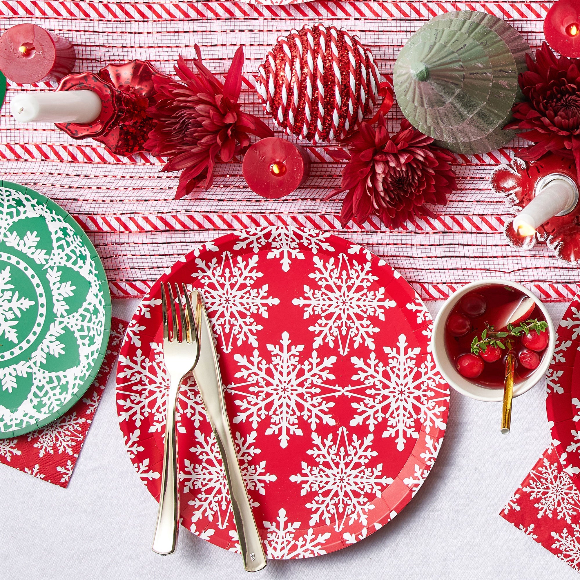 Jolly Snowflake Large Plates  10 Per Pack