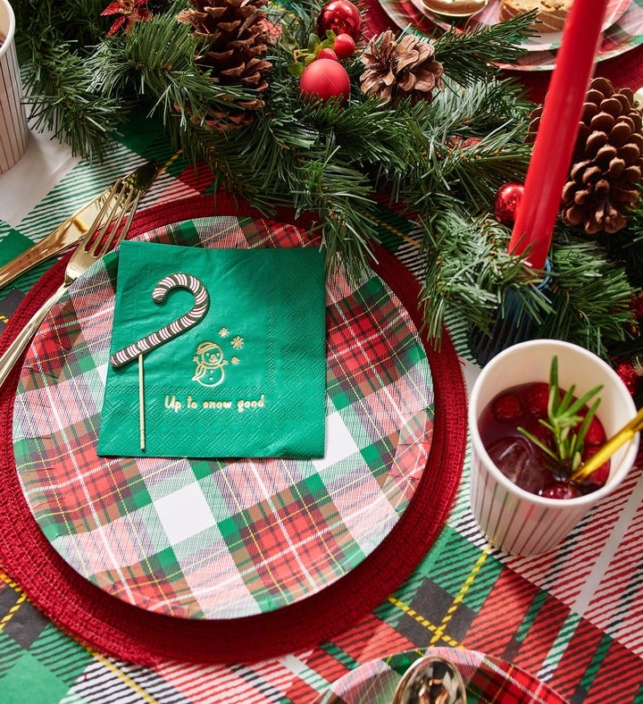 Winter Plaid Large Plates  10 Per Pack