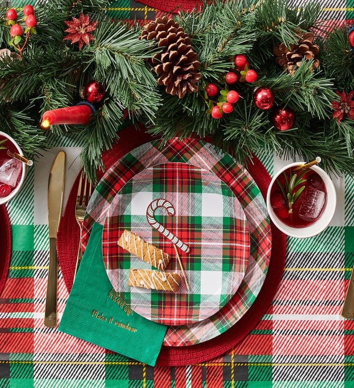 Winter Plaid Large Plates  10 Per Pack