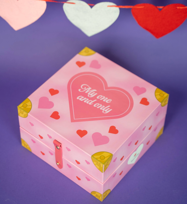 Sweet Hearts Bloom Box With Cake