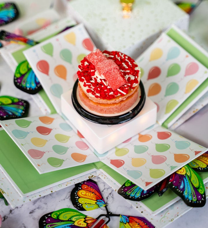 Surprise Explosion Strawberry Cake Gift Box