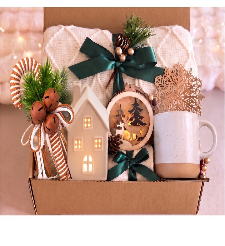 Winter Warmth & Cozy Home Holiday Gift Basket, Green