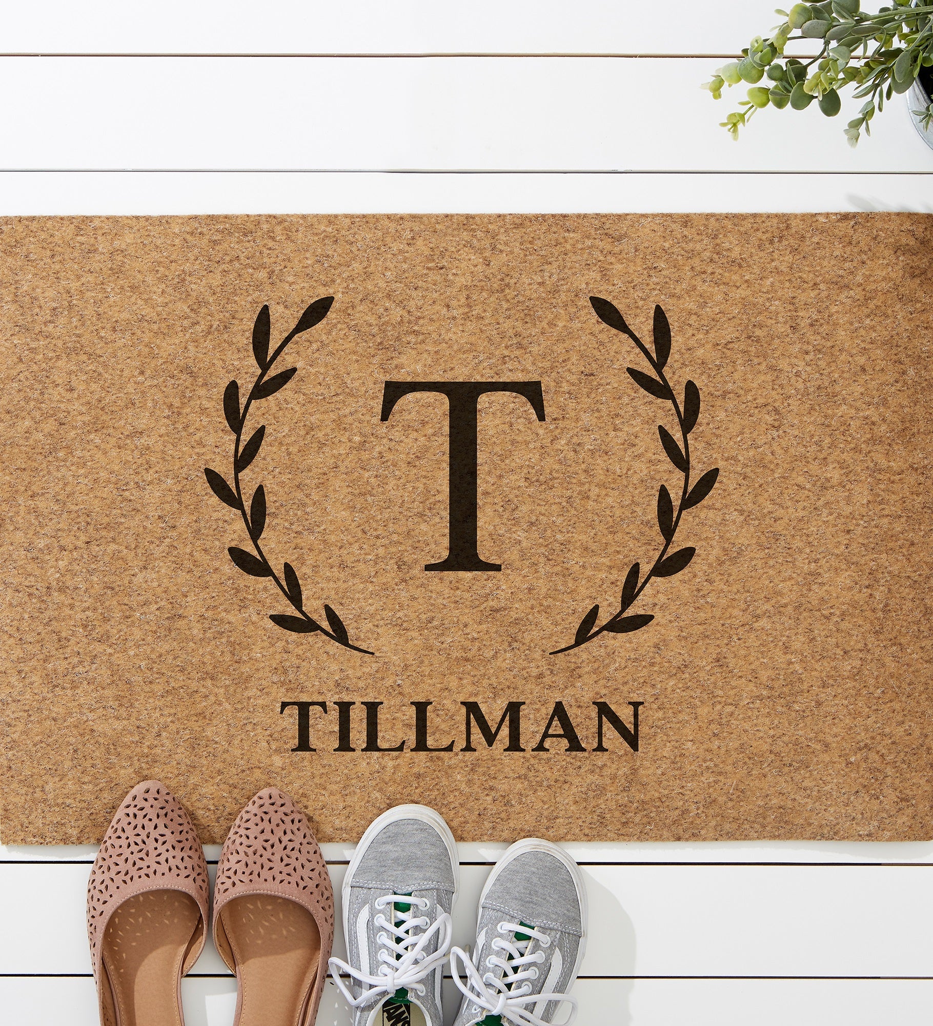 Laurel Initial Personalized 18x27 Synthetic Coir Doormat