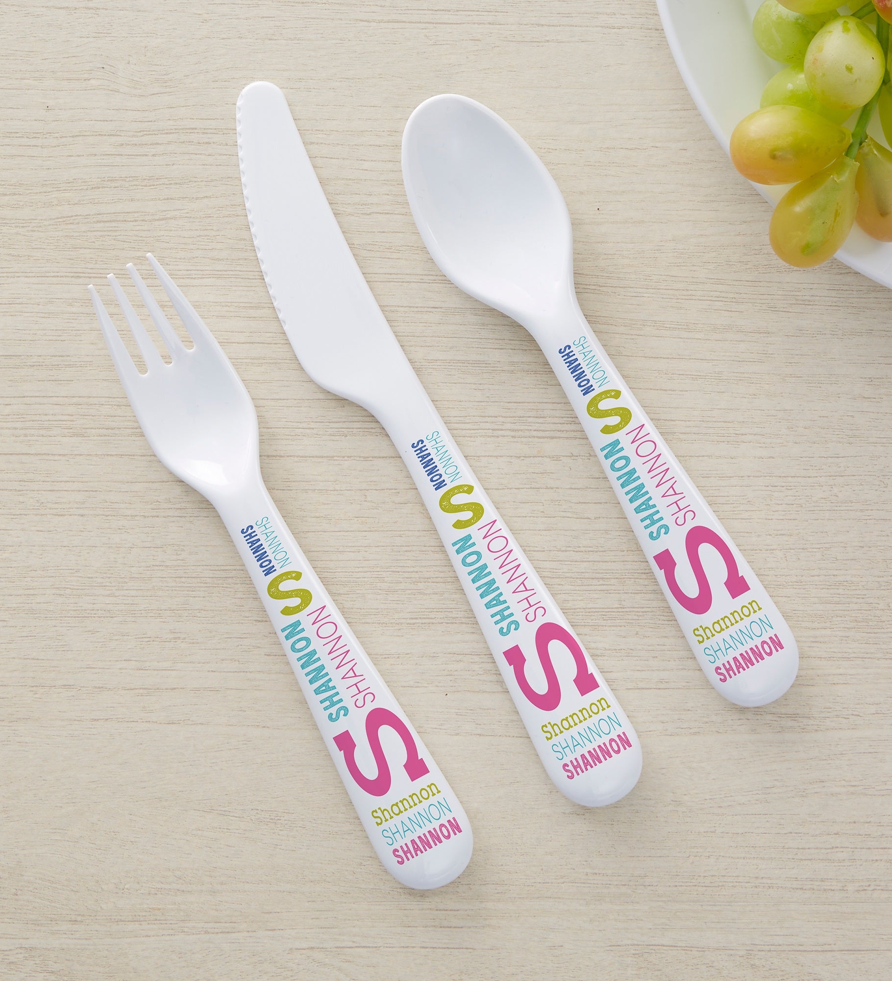 Trendy Repeating Name Personalized Kids Dinnerware